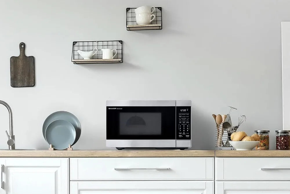 900W 0.9 Cu Ft Countertop Microwave with Turntable, Stainless Steel