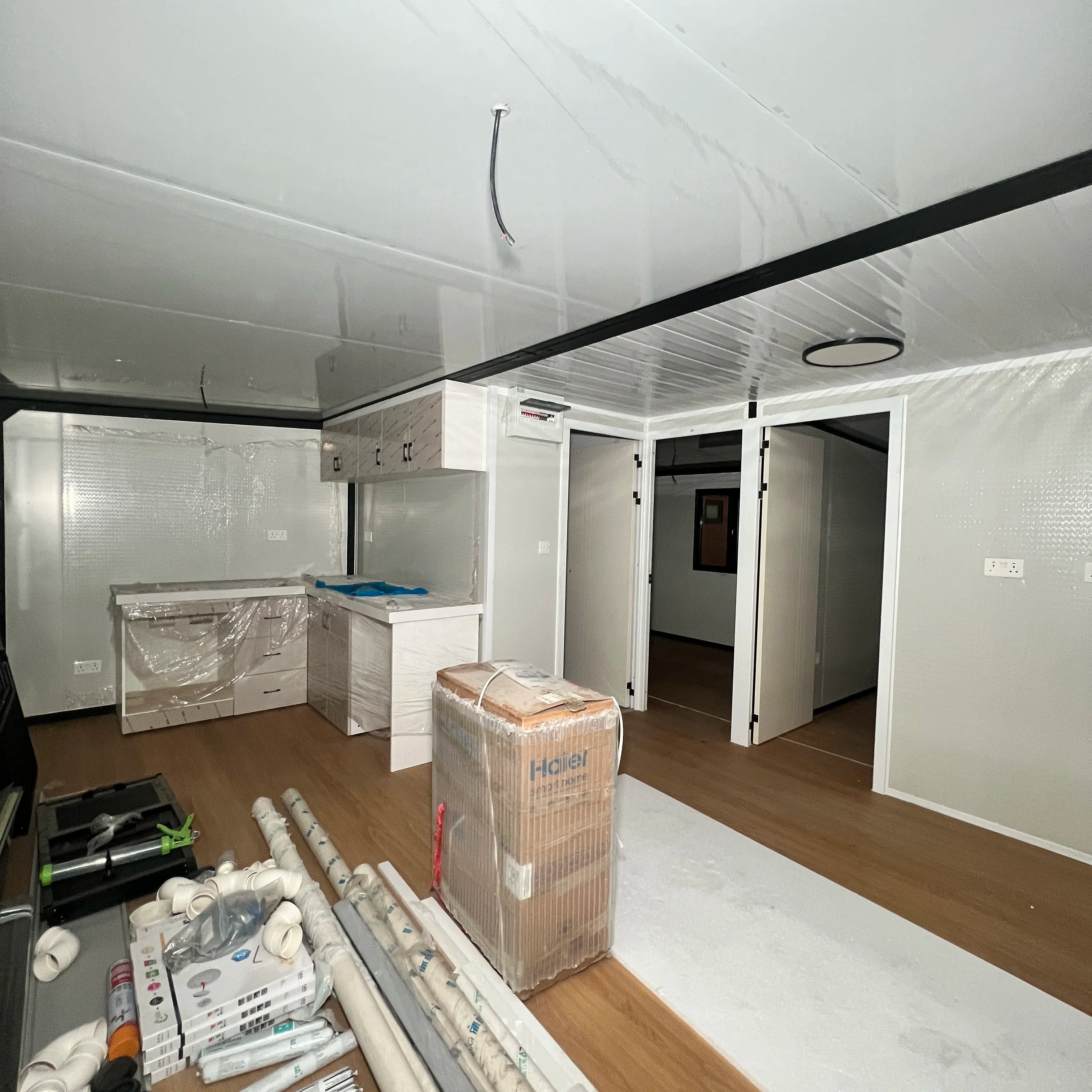Customized Direct Sale 1 2 3 4 5 Bedroom Villa Portable Home Mobile Luxury 40ft 20ft Prefabricated Folding Container Expandable